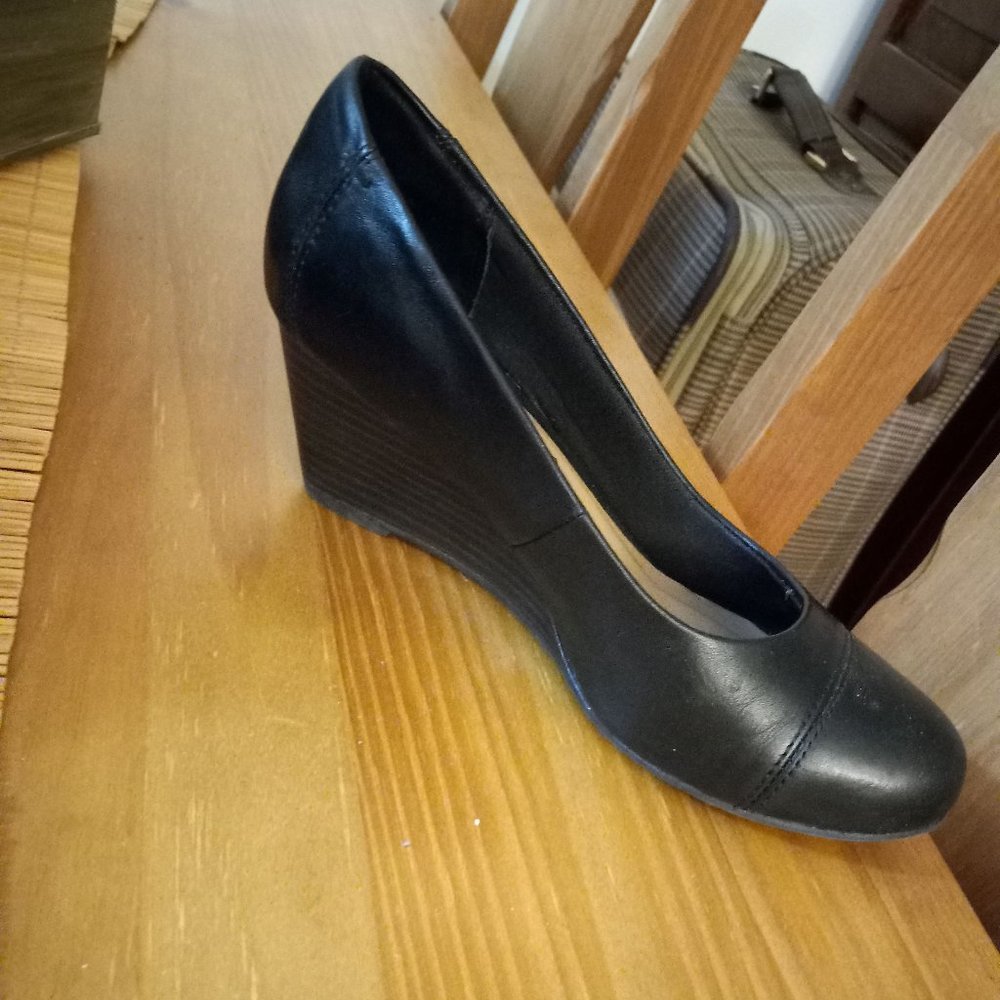 WEDGE HEELS